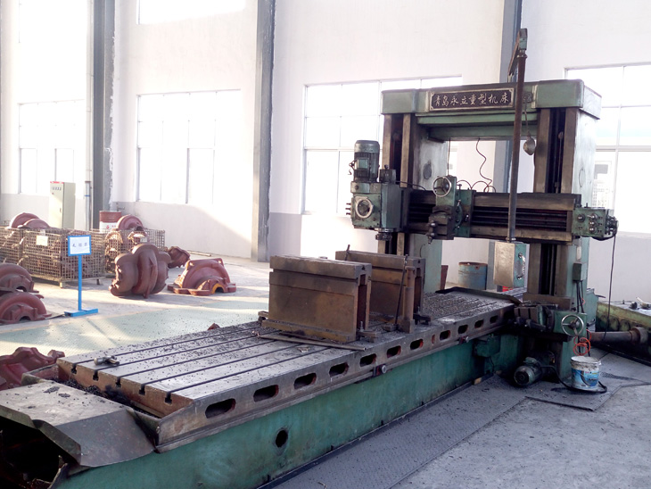 一臺(tái)龍門式刨銑床:加工1.3X1.3X4M 的零件